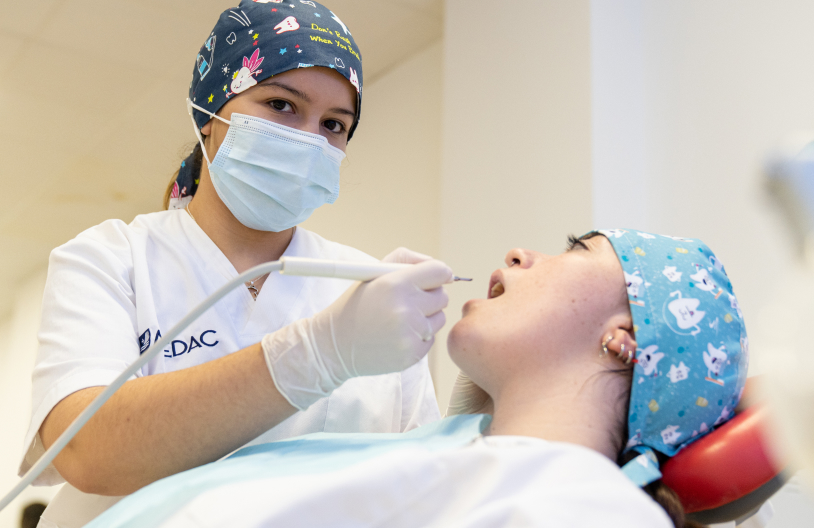 Alumnos de higiene bucodental