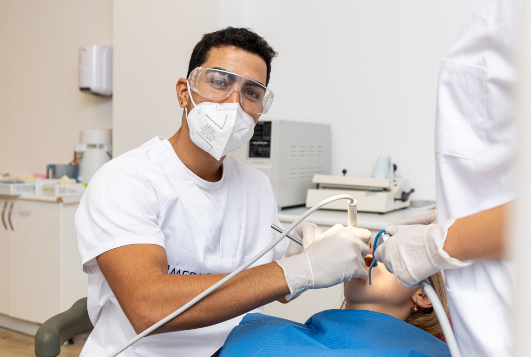 Estudiante MEDAC Higiene Bucodental